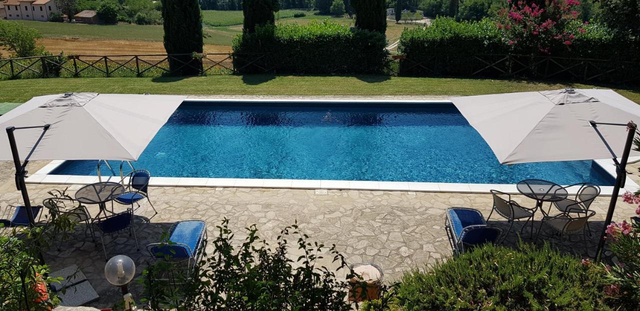 Case In Campagna Con Piscina A Todi Bagian luar foto